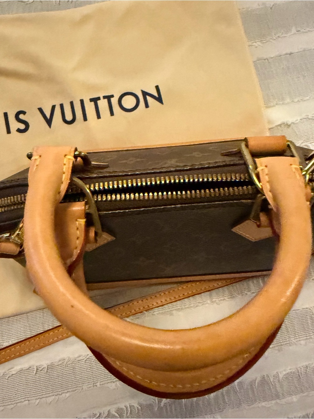 LOUIS VUITTON Authentic Monogram Alma BB - Picture 8 of 16